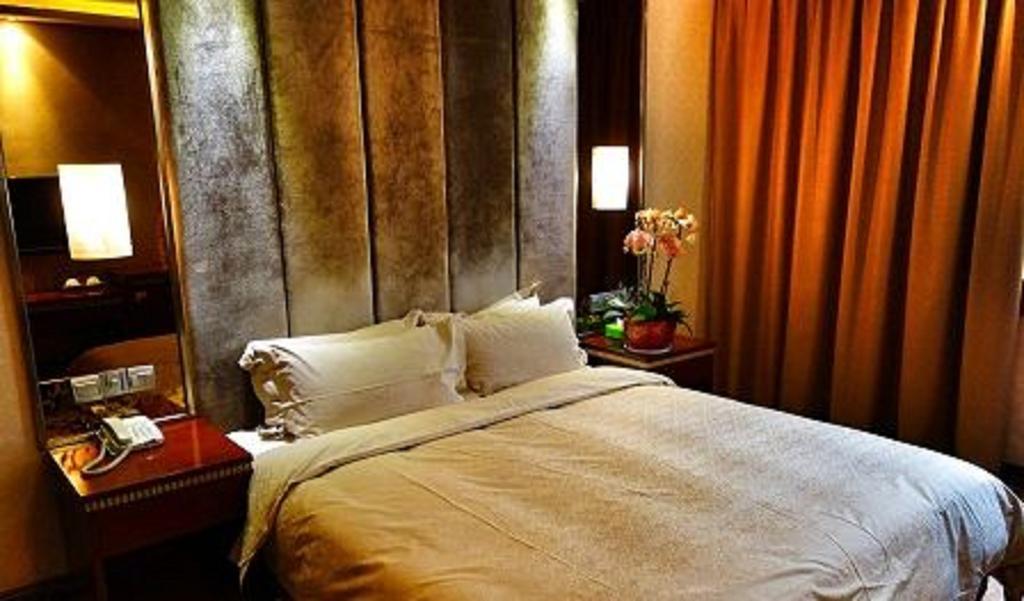 Manhattan Bund Business Hotel Shanghai Room photo